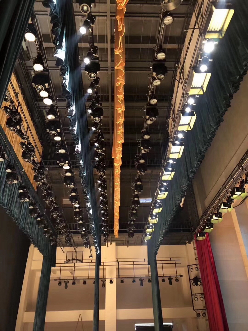 從專業(yè)角度來(lái)說(shuō)舞臺(tái)機(jī)械設(shè)備安裝有嚴(yán)格的規(guī)范流程